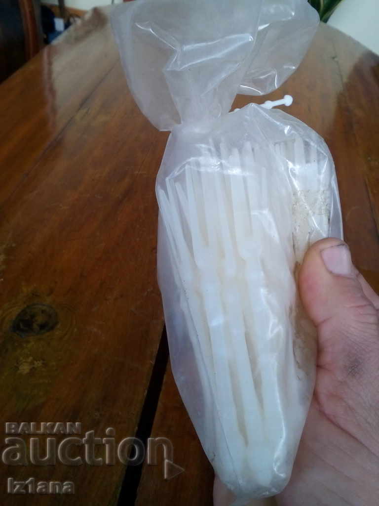 Auction Old disposable forks Auction Old disposable forks