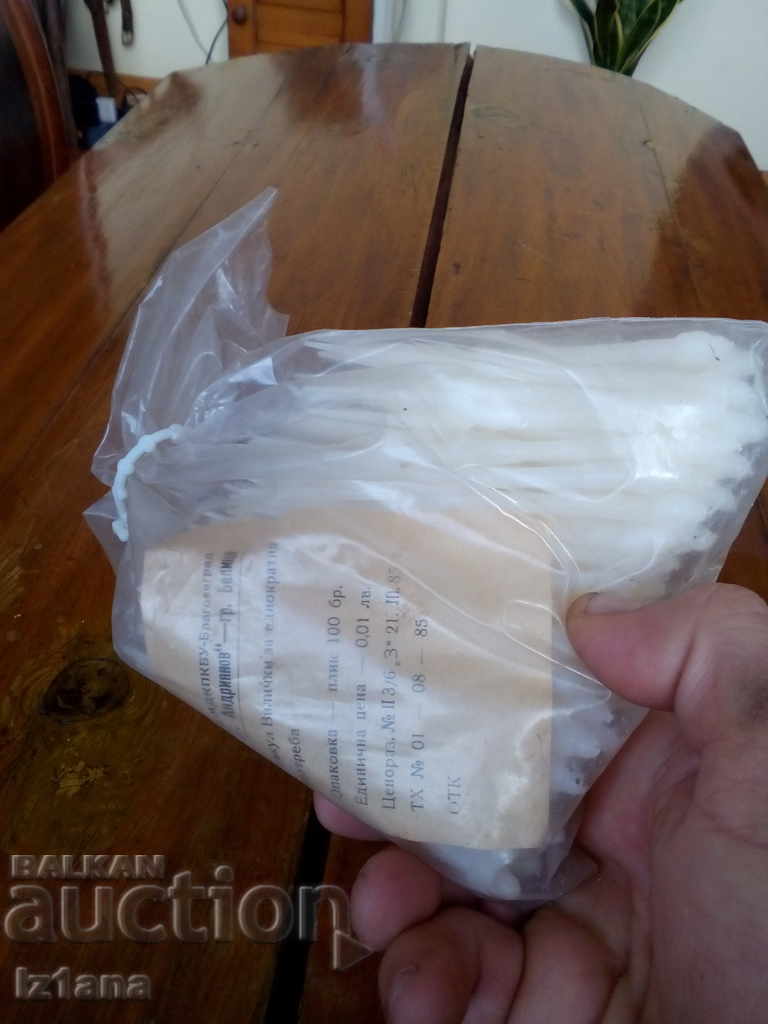 Delivery of Old disposable forks Delivery of Old disposable forks