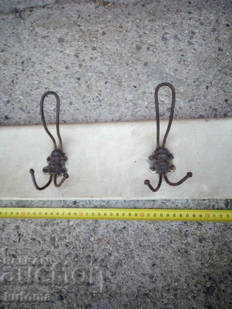 Auction An old hanger Auction An old hanger