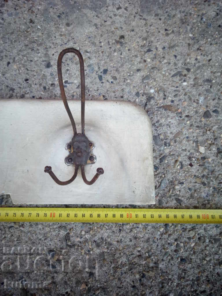 Delivery of An old hanger Delivery of An old hanger