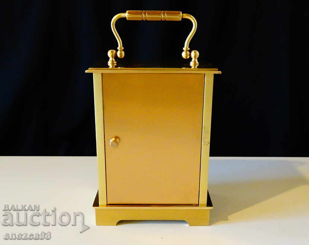 Аукцион Бронзов настолен часовник,каретен часовник,перфектен. Аукцион Бронзов настолен часовник,каретен часовник,перфектен.