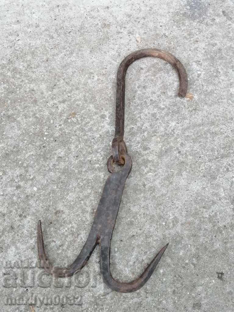 Auction An old forged scraping hook, double twin Auction An old forged scraping hook, double twin