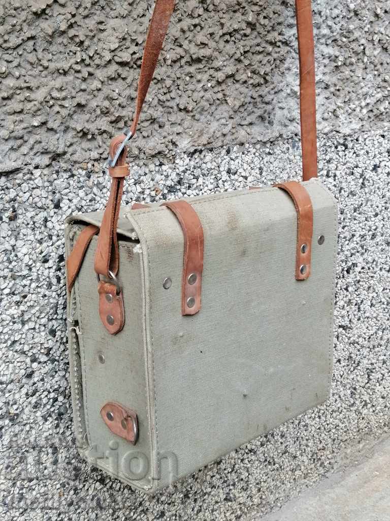 Auction Old medical bag World War II, Red Cross Auction Old medical bag World War II, Red Cross