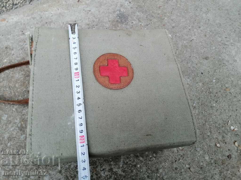 Old medical bag World War II, Red Cross - 5 Old medical bag World War II, Red Cross - 5