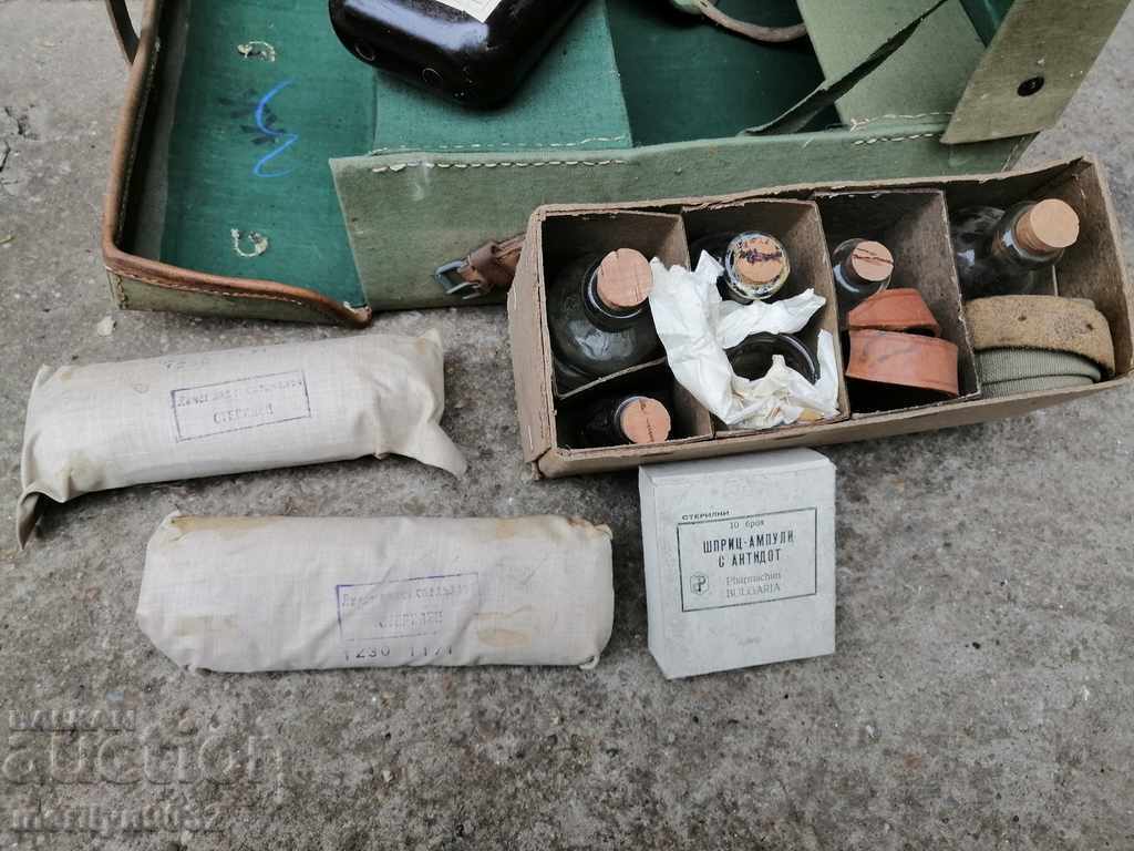 Old medical bag World War II, Red Cross - 6 Old medical bag World War II, Red Cross - 6