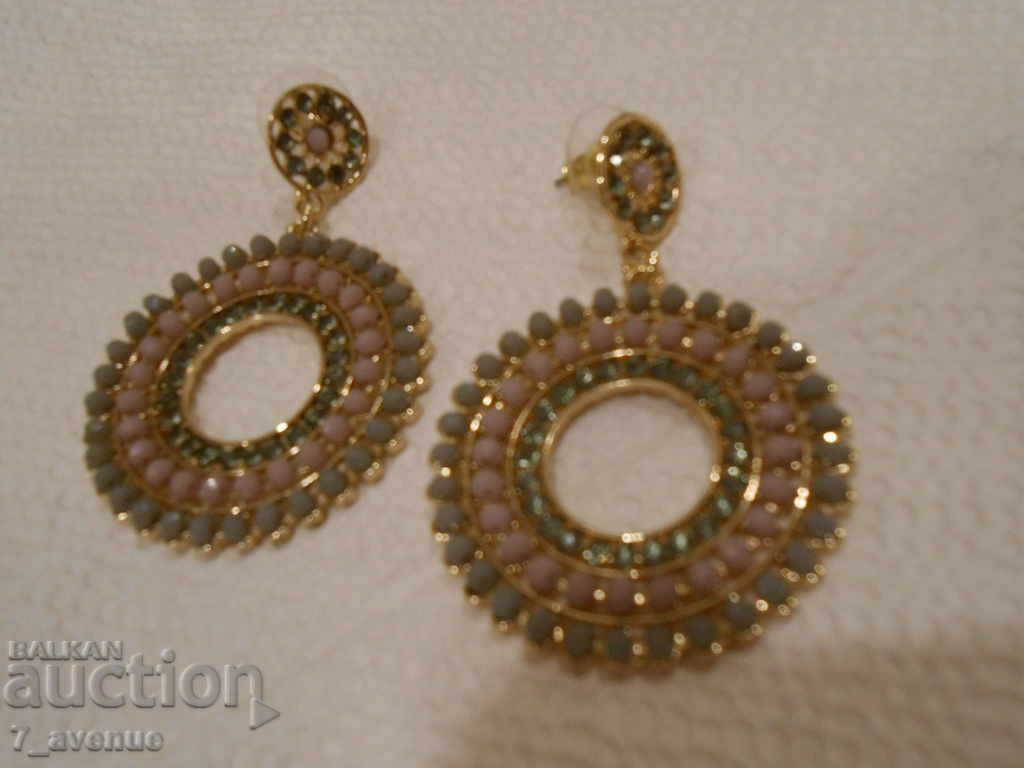 Cercei lungi foarte frumoși, super efect cu preț 38.00 BGN | € 19.43 Cercei lungi foarte frumoși, super efect cu preț 38.00 BGN | € 19.43