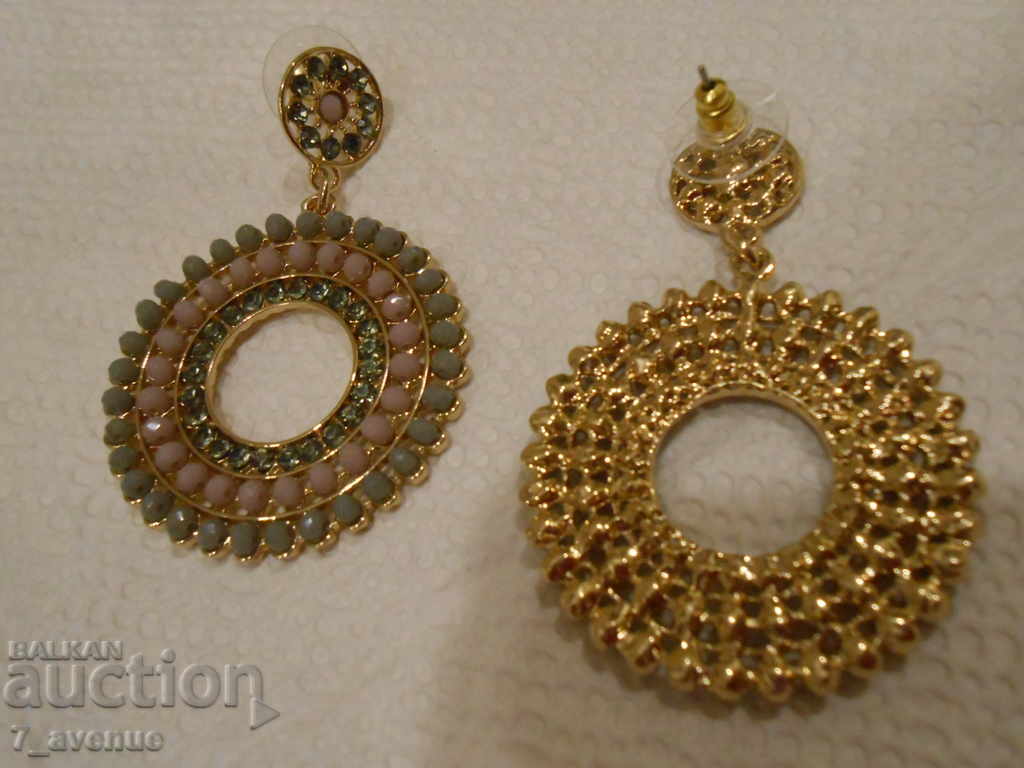 Licitație Cercei lungi foarte frumoși, super efect Licitație Cercei lungi foarte frumoși, super efect