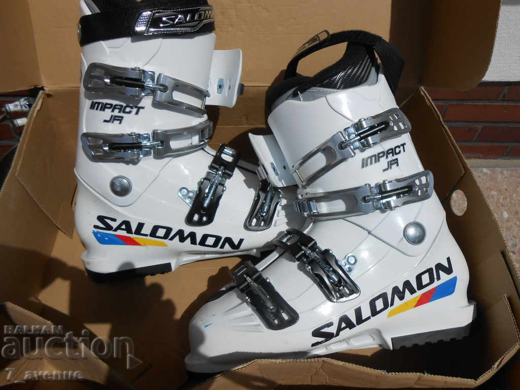 Auction SALOMON ski boots, children's, white, little used Auction SALOMON ski boots, children's, white, little used