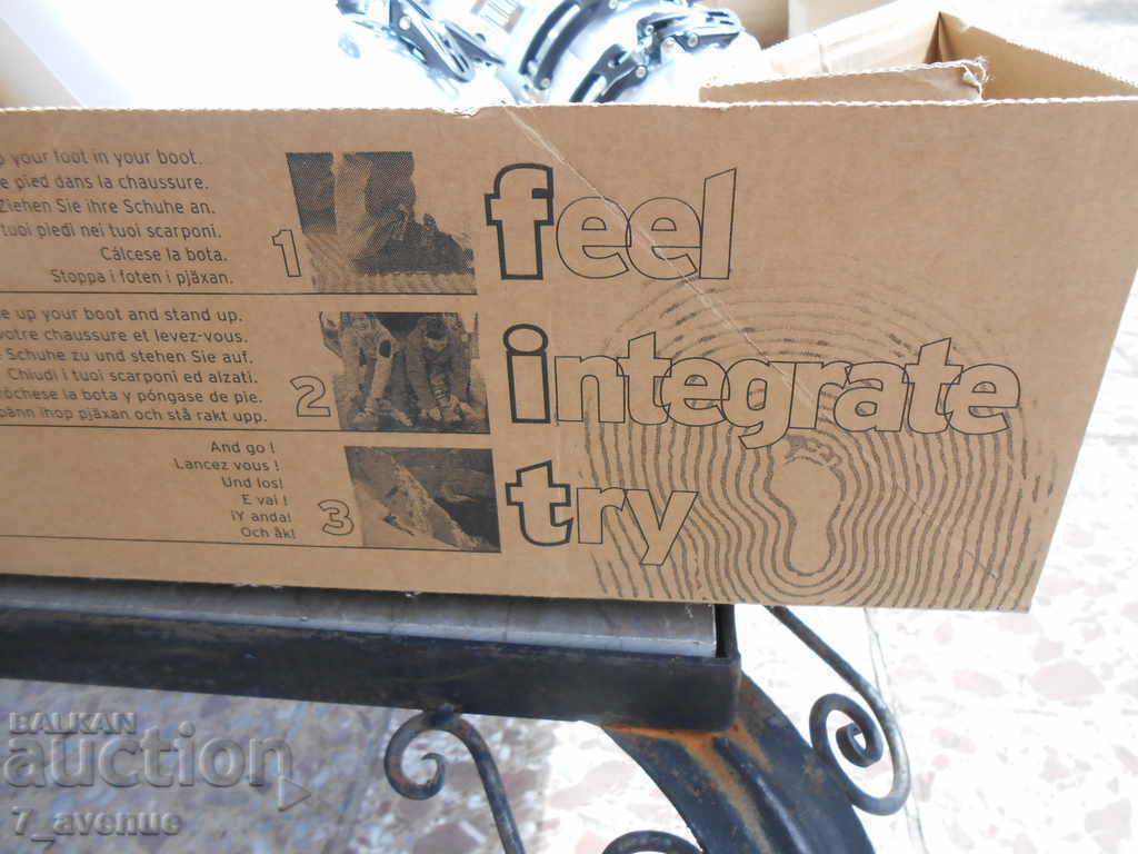 SALOMON ski boots, children's, white, little used - 6 SALOMON ski boots, children's, white, little used - 6