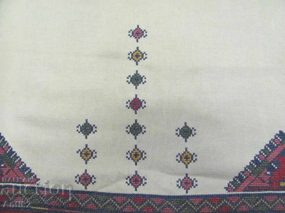 Auction Old Hand Embroidered Tablecloth, Box Auction Old Hand Embroidered Tablecloth, Box