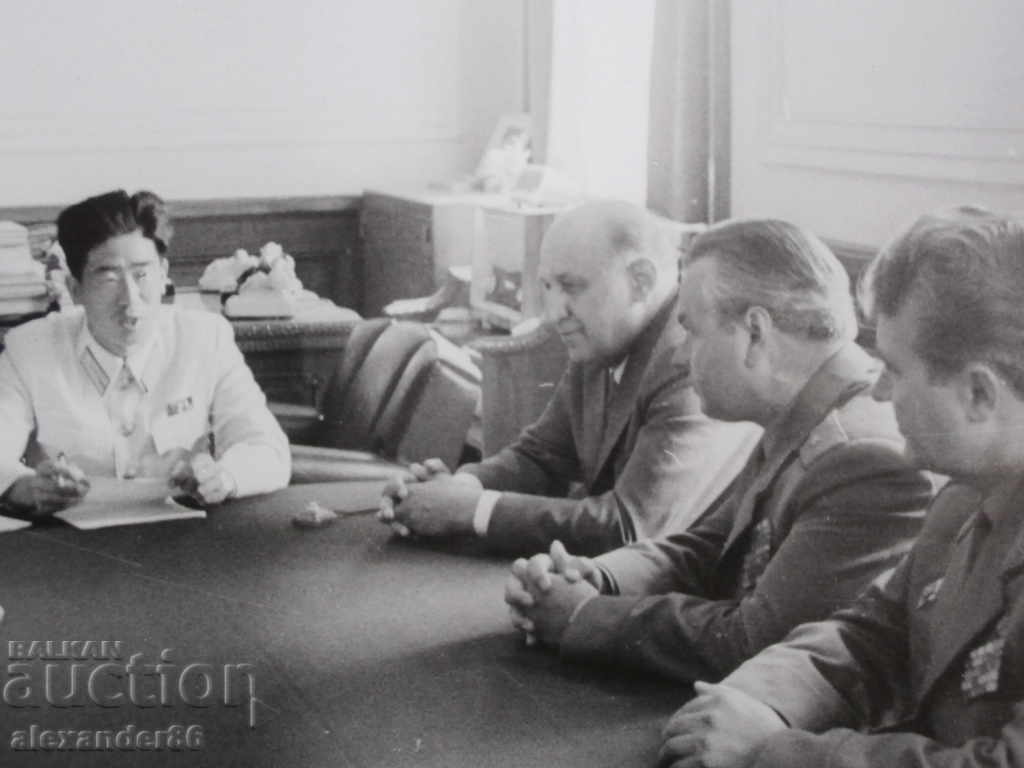 Δημοπρασία Τον Τόντορ Ζίβκοφ και τον βορειοκορεατικό στρατό Δημοπρασία Τον Τόντορ Ζίβκοφ και τον βορειοκορεατικό στρατό