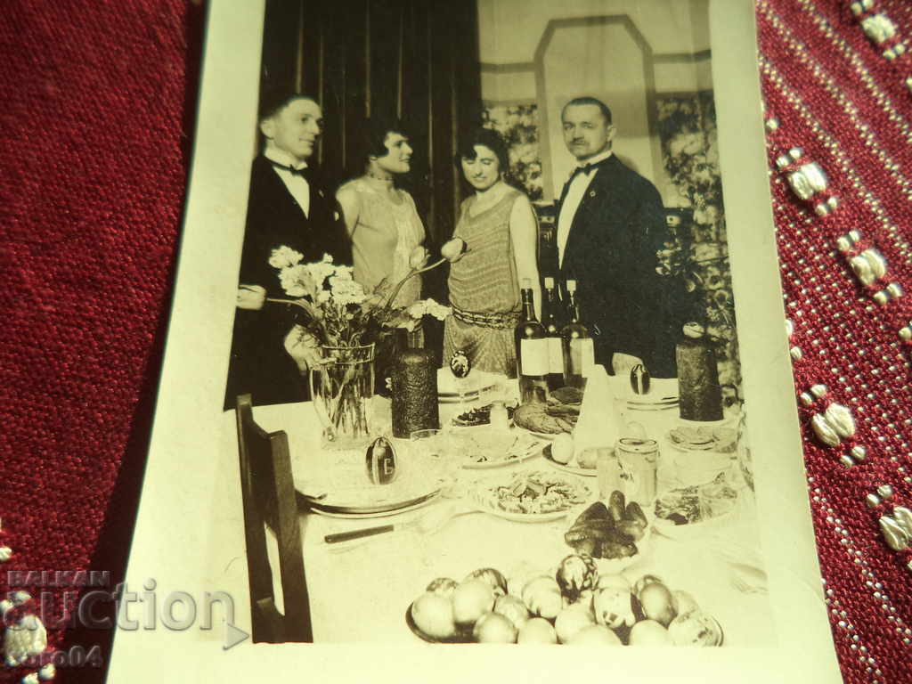OLD PHOTOS - THE ARISTOCRATES - EASTER TABLE with price 9.99 BGN | € 5.11 OLD PHOTOS - THE ARISTOCRATES - EASTER TABLE with price 9.99 BGN | € 5.11