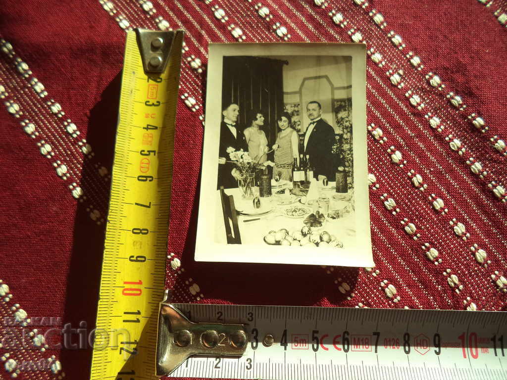 Delivery of OLD PHOTOS - THE ARISTOCRATES - EASTER TABLE Delivery of OLD PHOTOS - THE ARISTOCRATES - EASTER TABLE