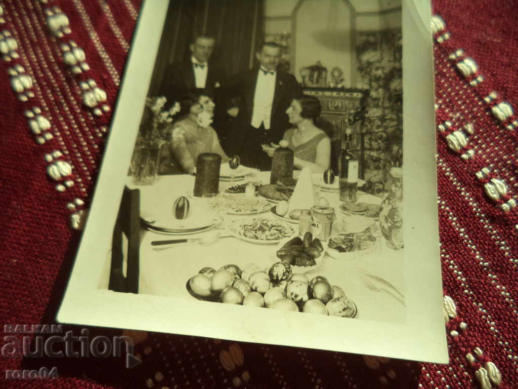 OLD PHOTOS - THE ARISTOCRATES - EASTER TABLE with price 9.99 BGN | € 5.11 OLD PHOTOS - THE ARISTOCRATES - EASTER TABLE with price 9.99 BGN | € 5.11