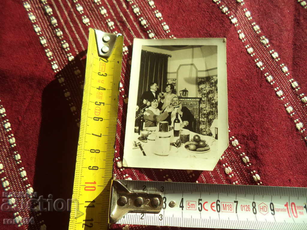 Delivery of OLD PHOTOS - THE ARISTOCRATES - EASTER TABLE Delivery of OLD PHOTOS - THE ARISTOCRATES - EASTER TABLE