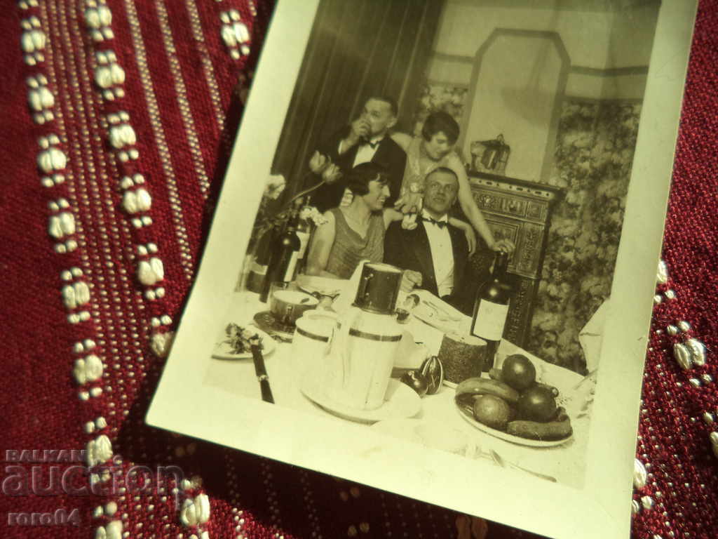 Auction OLD PHOTOS - THE ARISTOCRATES - EASTER TABLE Auction OLD PHOTOS - THE ARISTOCRATES - EASTER TABLE