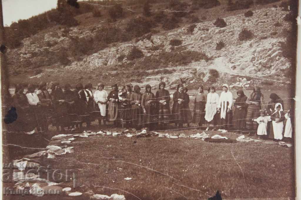 Auction . WEDDING RITUAL HOLIDAY PEOPLE'S APPLE MENCH OLD PHOTOS Auction . WEDDING RITUAL HOLIDAY PEOPLE'S APPLE MENCH OLD PHOTOS