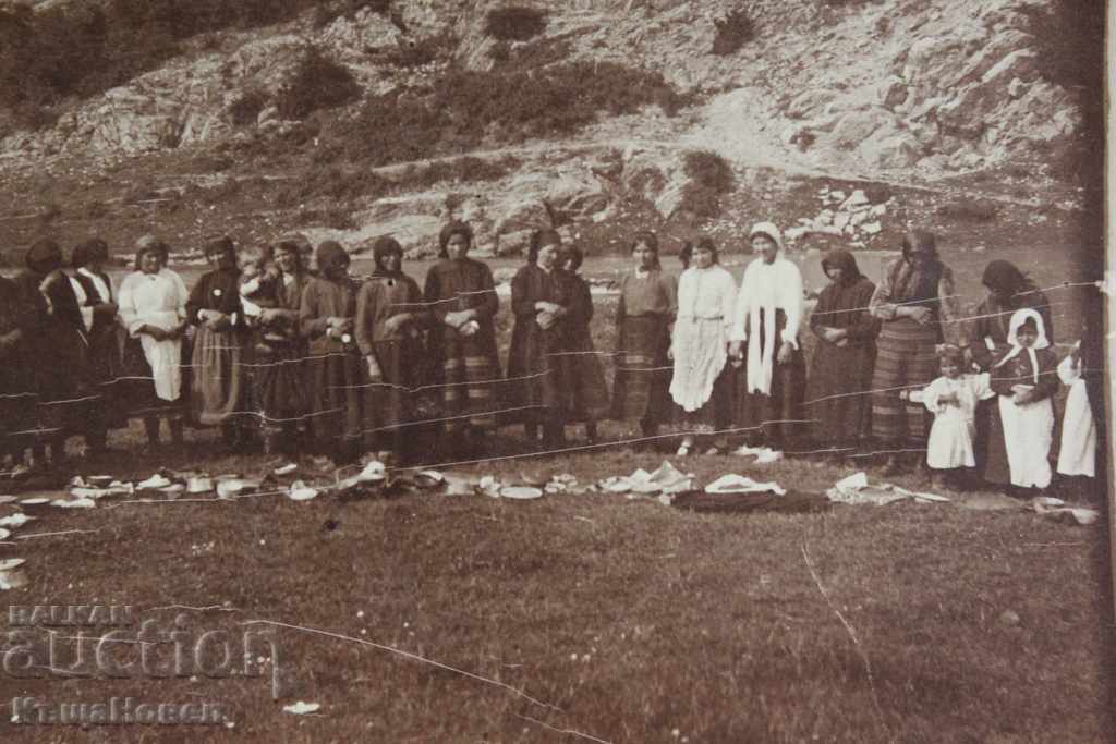 Delivery of . WEDDING RITUAL HOLIDAY PEOPLE'S APPLE MENCH OLD PHOTOS Delivery of . WEDDING RITUAL HOLIDAY PEOPLE'S APPLE MENCH OLD PHOTOS