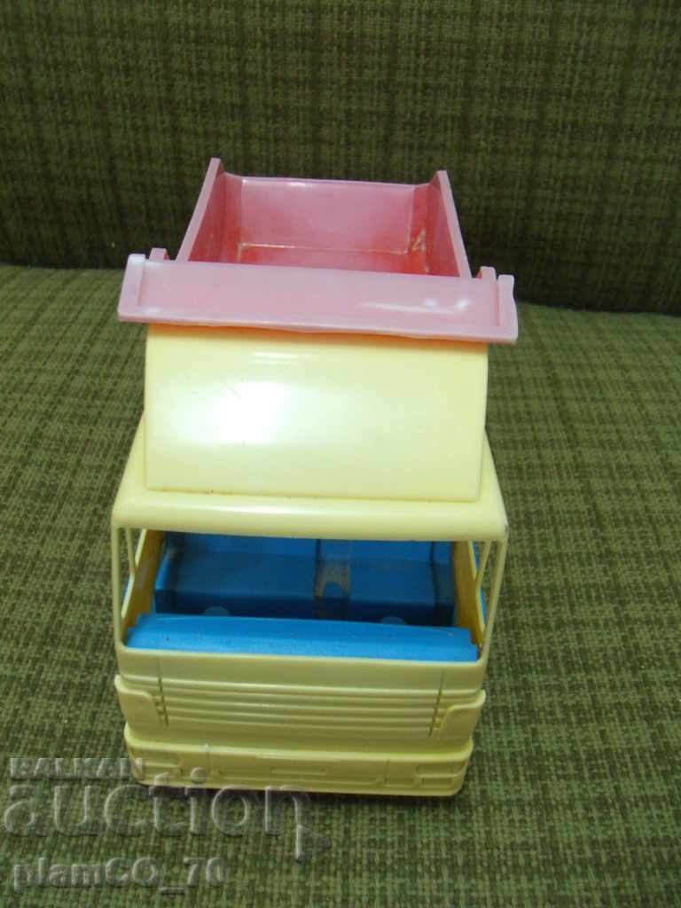 Delivery of No. * 3871 old plastic toy truck Delivery of No. * 3871 old plastic toy truck