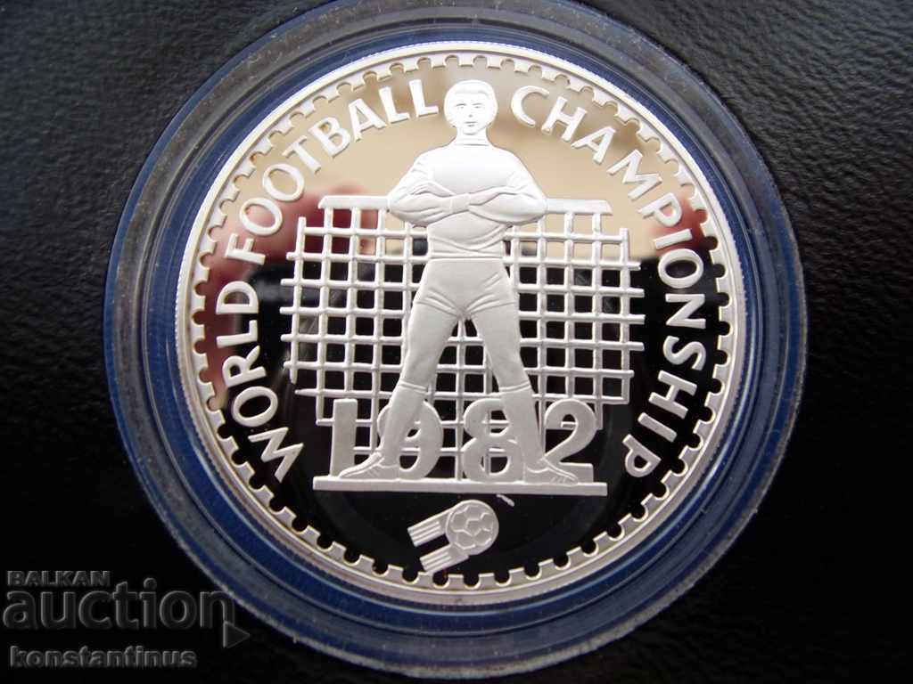 Lesotho 10 Hammers 1982 PROVA UNC Rare cu preț € 33.23 | 64.99 BGN