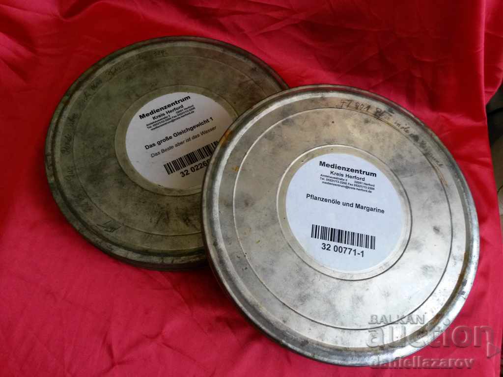 Cutii vechi de staniu pentru casete de cinema cu preț € 19.00 | 37.16 BGN