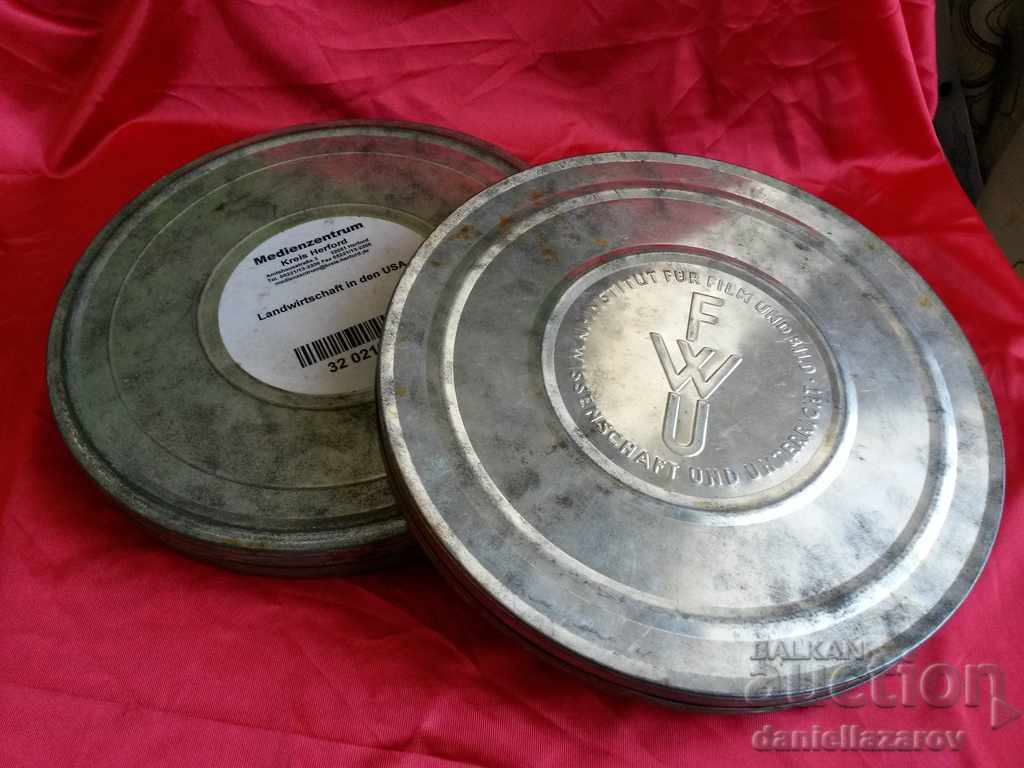 Cutii vechi de staniu pentru casete de cinema