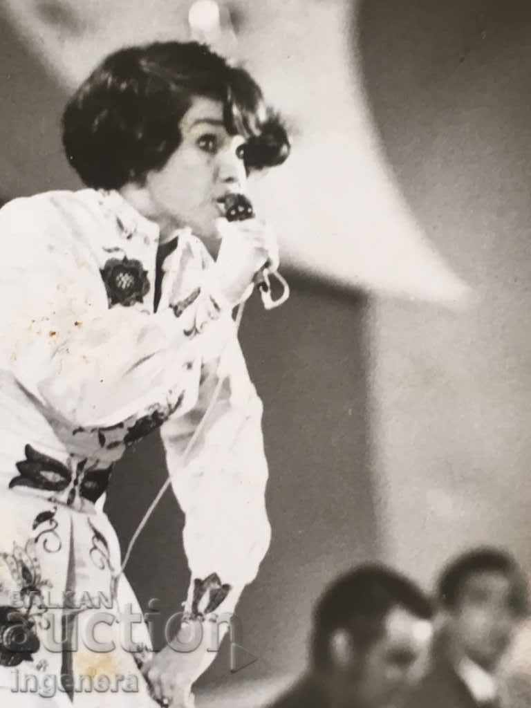 A PICTURE OF MARGARITS BY A SIXTY-YEAR OWNER with price 5.00 BGN | € 2.56 A PICTURE OF MARGARITS BY A SIXTY-YEAR OWNER with price 5.00 BGN | € 2.56