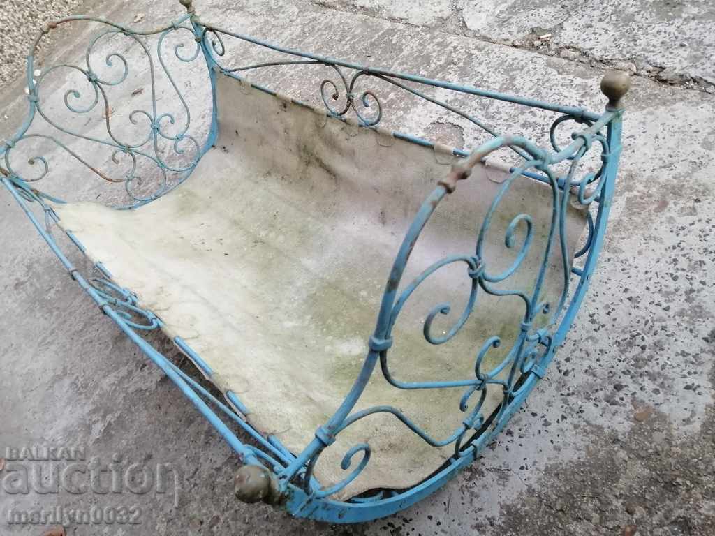 Χειροποίητη κούνια, αρχές 20ου αιώνα, σφυρήλατο σίδερο με τιμή 297.00 BGN | € 151.85