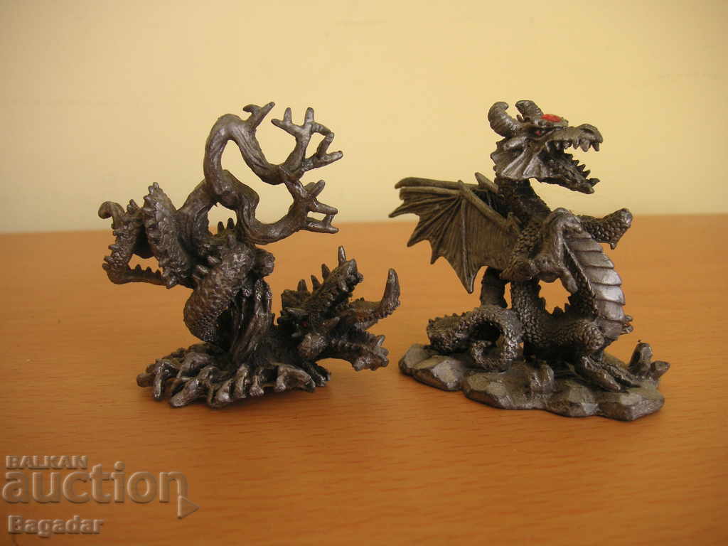 Figurine de dragon din plastic