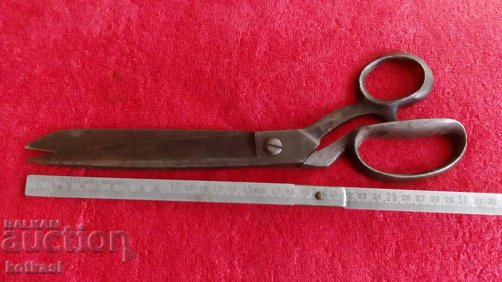 Old large 31.50 cm 518 g scissor marks