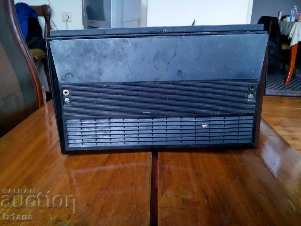 Auction  Old Radio, Giala Radio Receiver