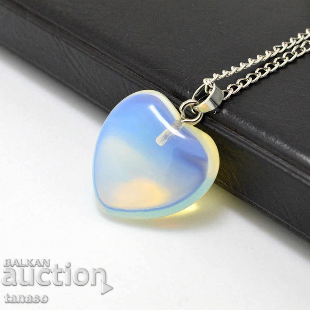 Колие от естествен бял кварц, сърце