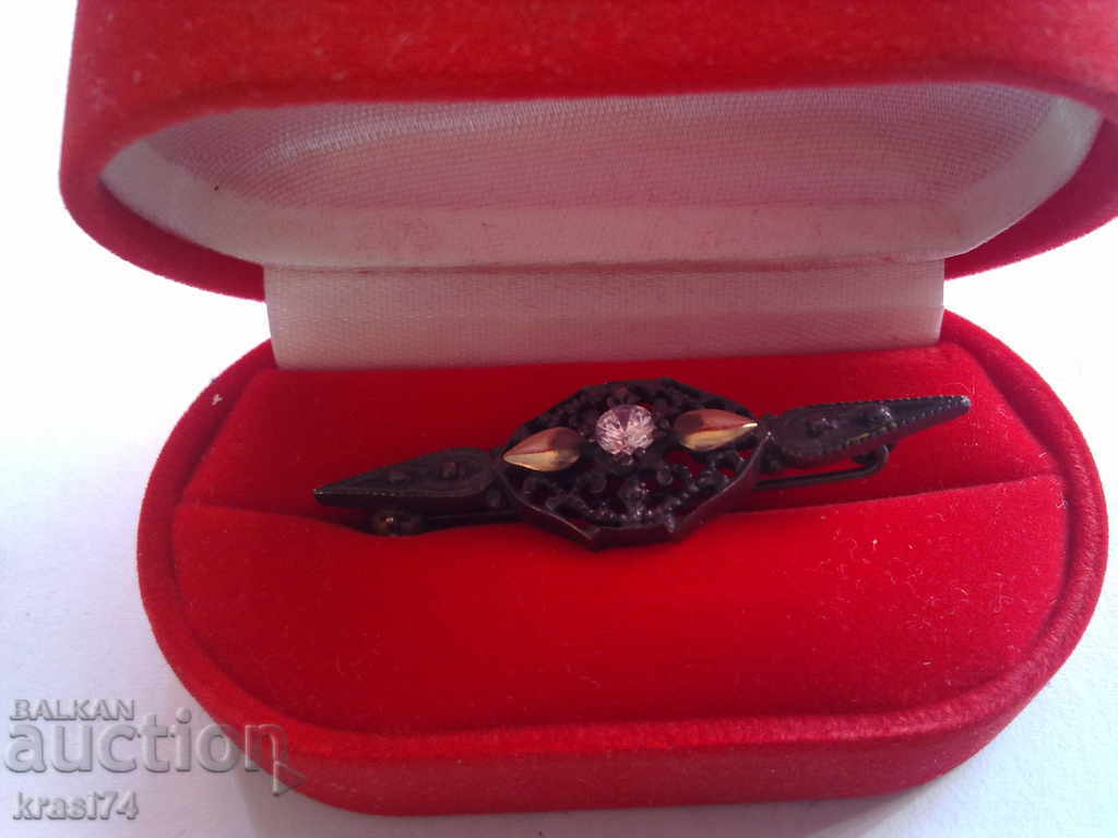 Auction Brooch - gold and silver Auction Brooch - gold and silver