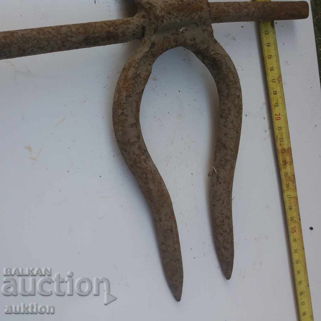 Auction  OLD MASSIVE FORGED VILLAS FOR BEVERAGE