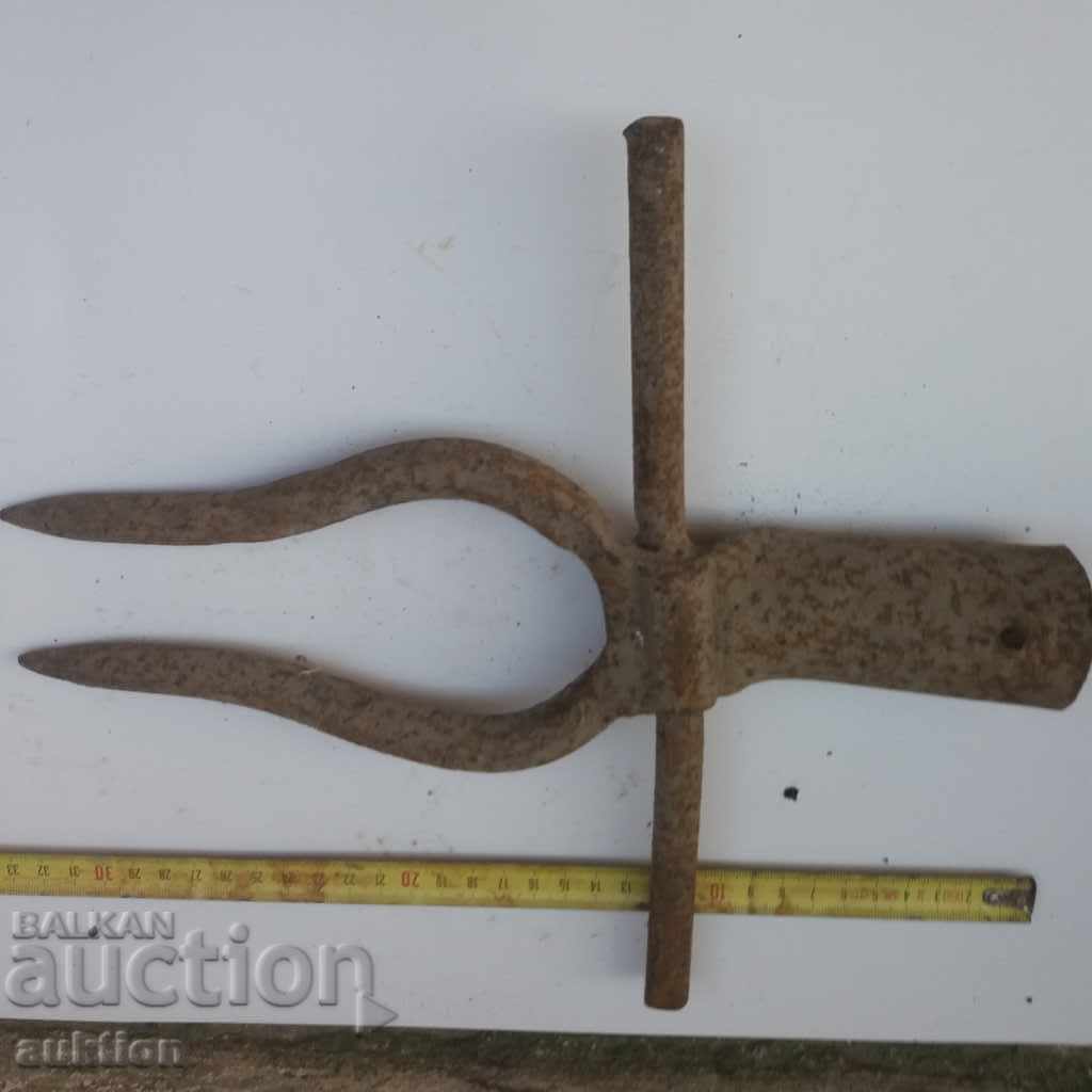 Delivery of OLD MASSIVE FORGED VILLAS FOR BEVERAGE