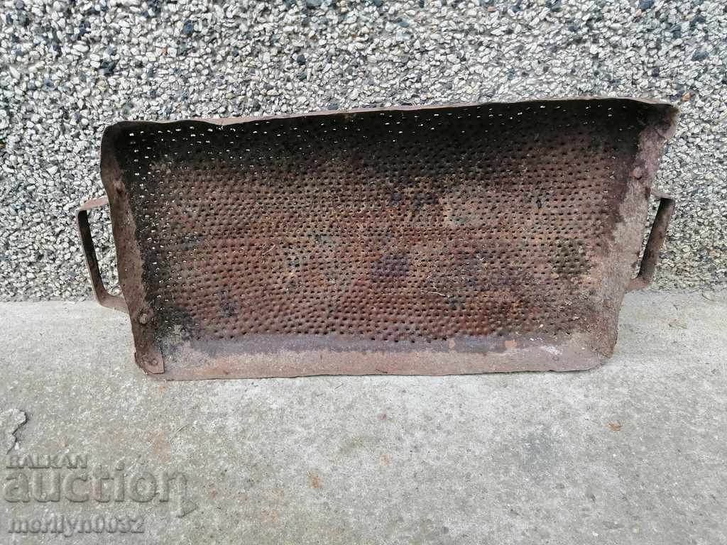 Auction Old metal sieve primitive Auction Old metal sieve primitive