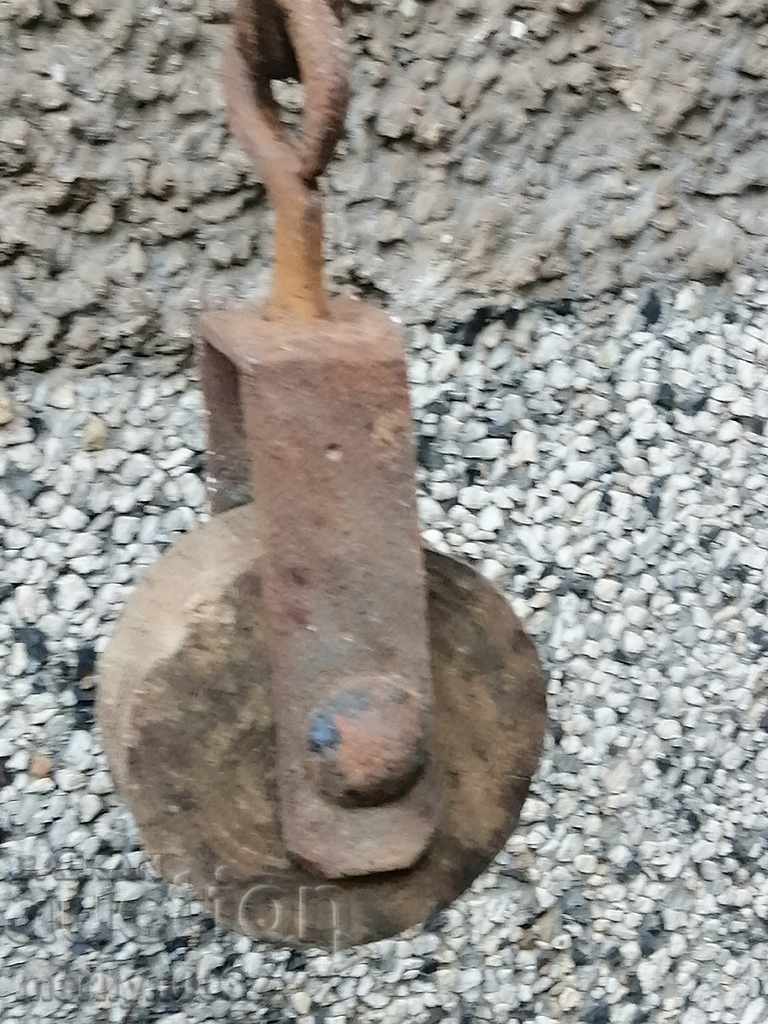 Licitație Scripete vechi din lemn, scripete, fier forjat Licitație Scripete vechi din lemn, scripete, fier forjat