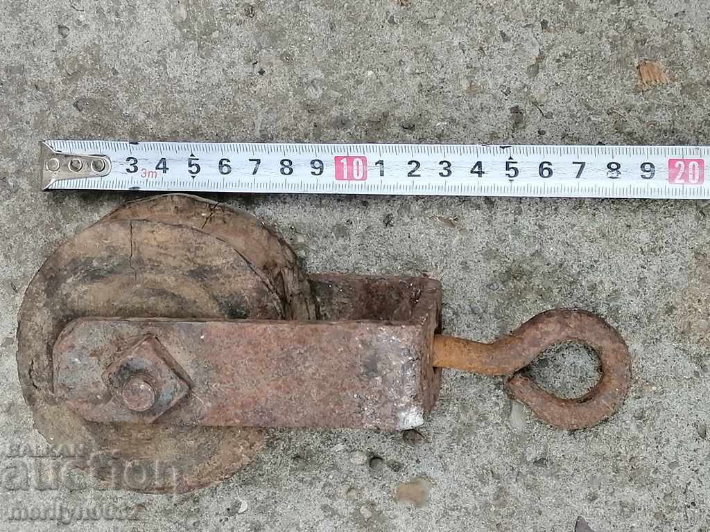 Livrarea Scripete vechi din lemn, scripete, fier forjat Livrarea Scripete vechi din lemn, scripete, fier forjat