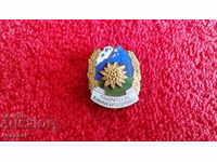 Old social badge enamel bronze Conqueror of the mountain leaders