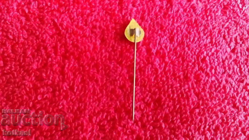 Auction Old badge pin Red Cross Blood Donor Auction Old badge pin Red Cross Blood Donor