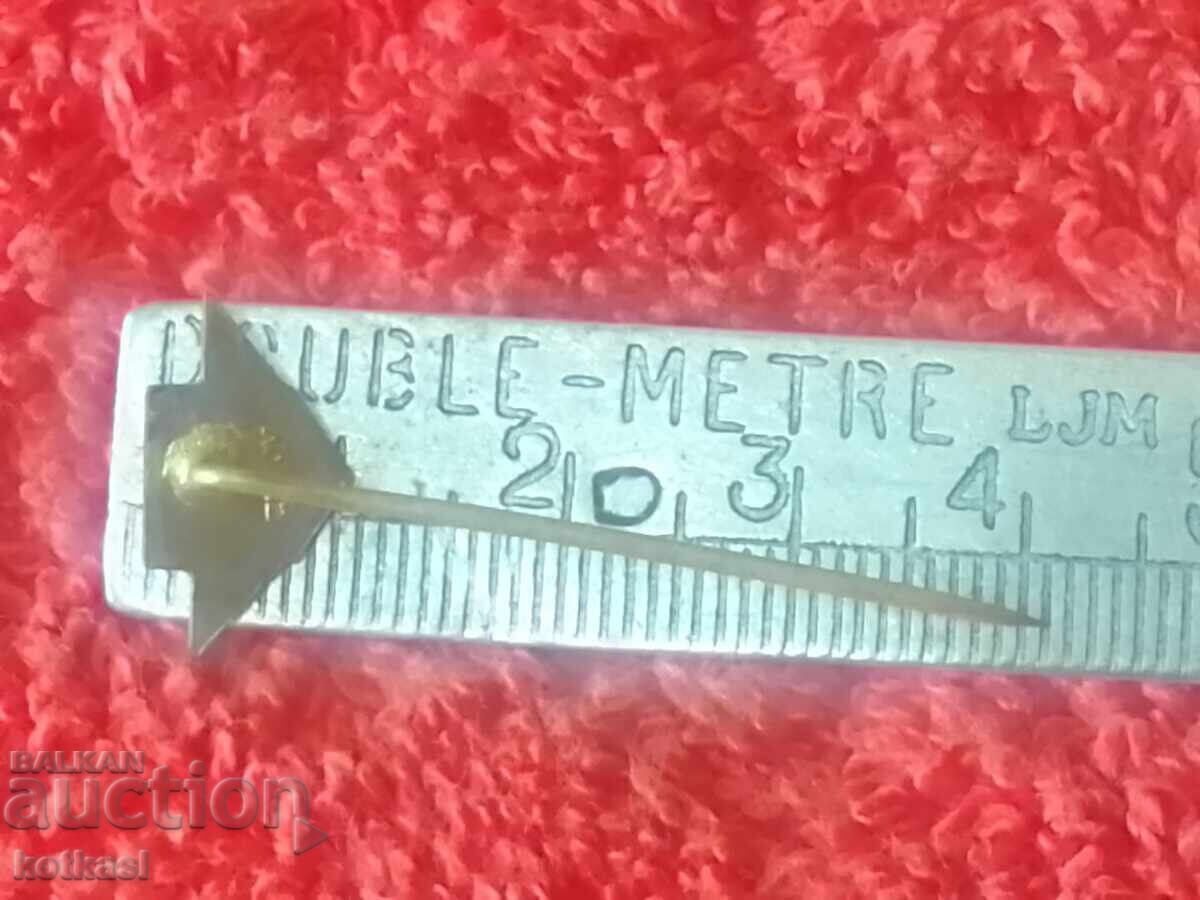 Veche insignă KOVO din bronz email email cu preț 1.50 BGN | € 0.77