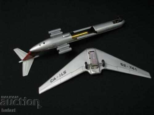 Delivery of AIRPLANE AIRCRAFT TIN TOY CA - ILS 62 - 741 AIRCRAFT TOY Delivery of AIRPLANE AIRCRAFT TIN TOY CA - ILS 62 - 741 AIRCRAFT TOY