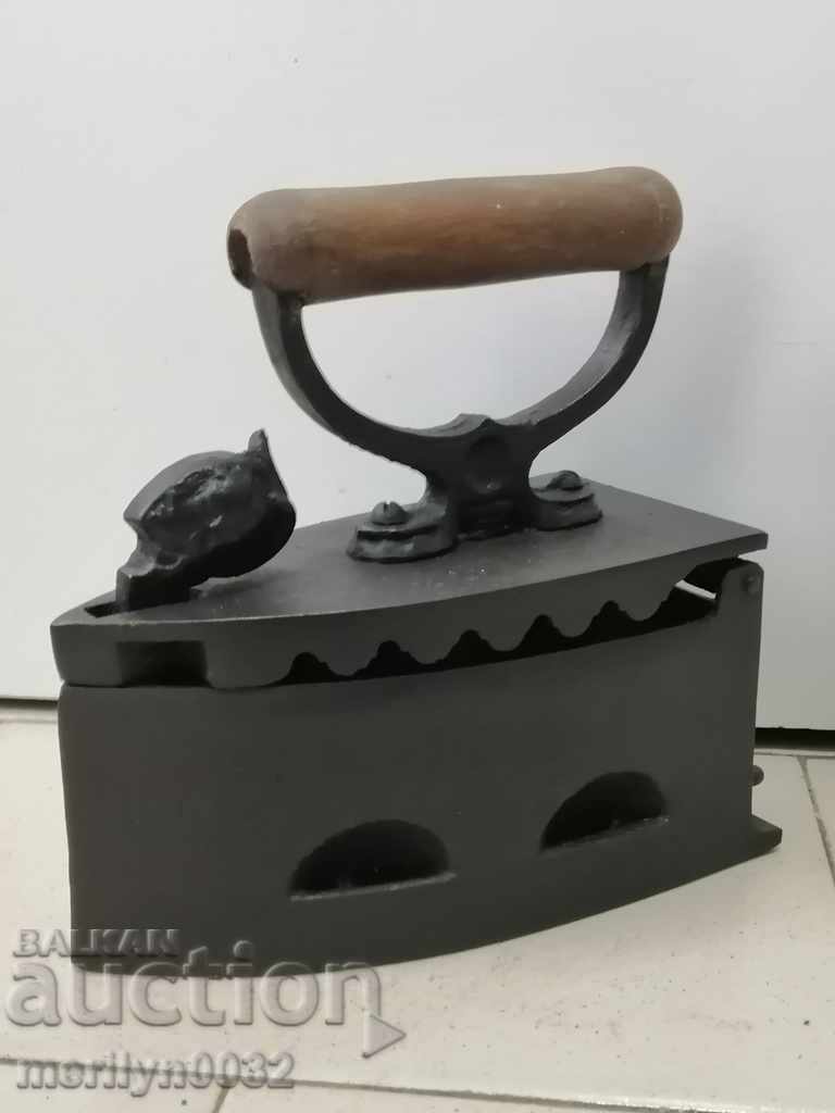 Παλιά σιδήρου στην πυρκαγιά - 6