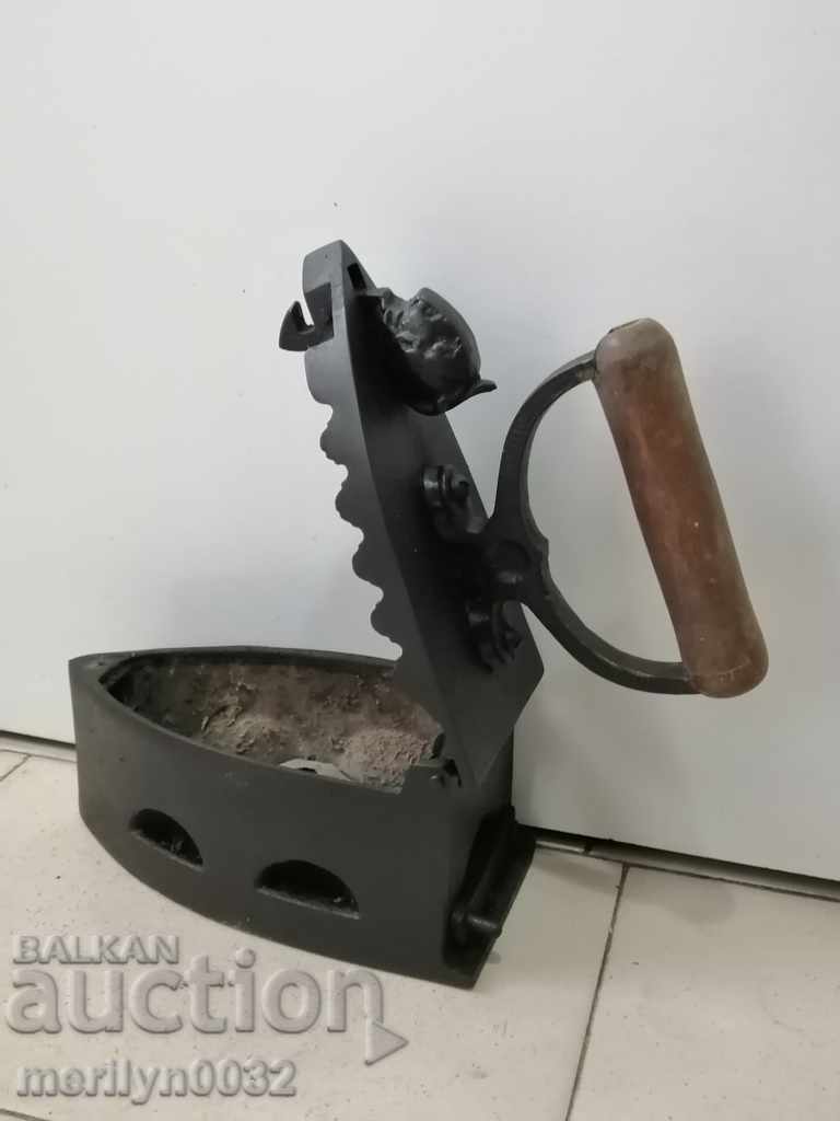 Παλιά σιδήρου στην πυρκαγιά - 7