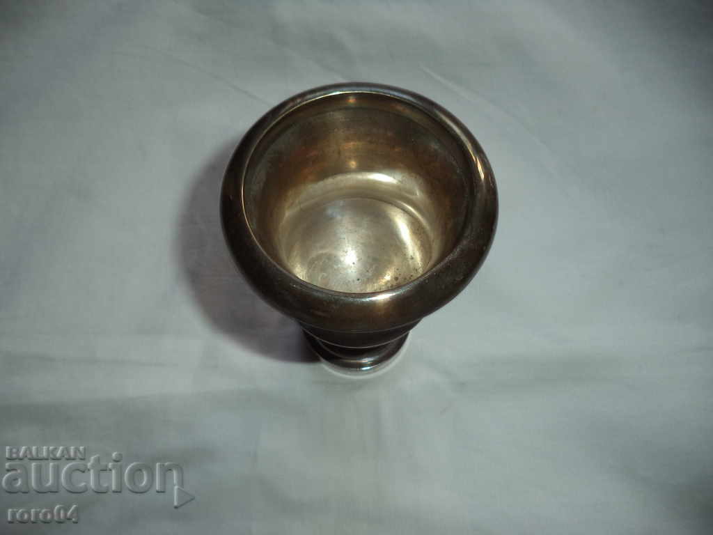 Delivery of CHRISTIAN DIOR - VASE