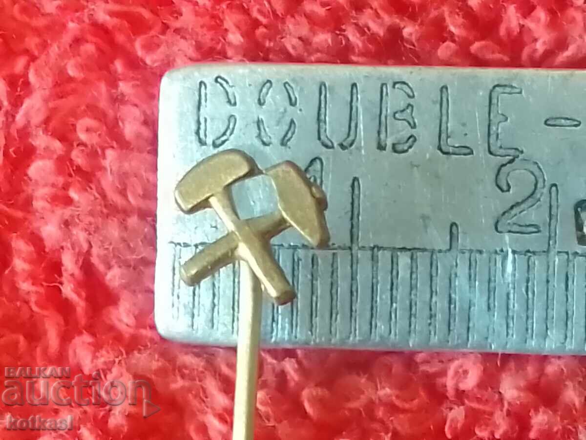 Old bronze pin badge Old bronze pin badge