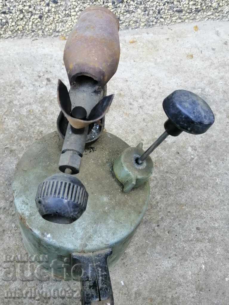 Auction Petrol Pepper Gasoline Lamp, WORKING Auction Petrol Pepper Gasoline Lamp, WORKING