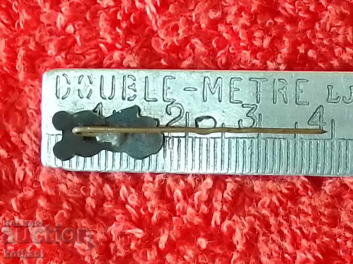 Old sports badge bronze pin Bear Misha Moscow 80 USSR with price 35.50 BGN | € 18.15 Old sports badge bronze pin Bear Misha Moscow 80 USSR with price 35.50 BGN | € 18.15