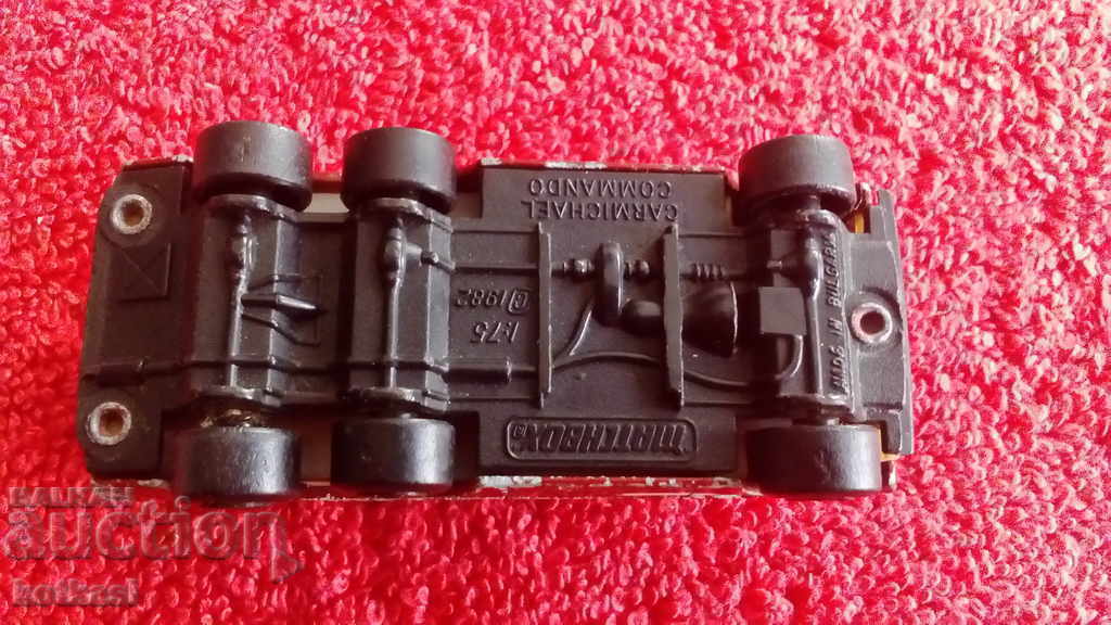 Small metal car 1/75 COMMANDO Bulgaria MATCHBOX fire station - 6 Small metal car 1/75 COMMANDO Bulgaria MATCHBOX fire station - 6