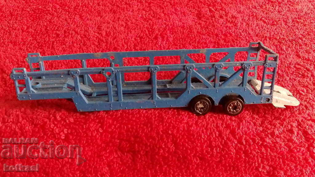 Auction Massive metal truck trailer tire car transporter Auction Massive metal truck trailer tire car transporter